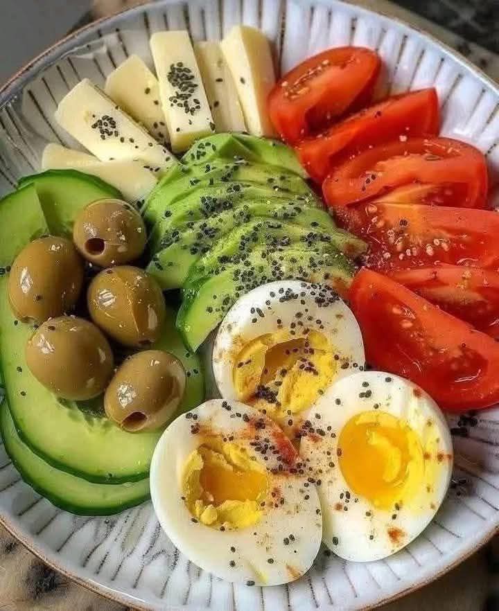 بشقاب صبحانه مدیترانه ای